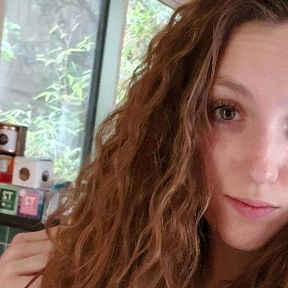Meet your Posher, Olivia